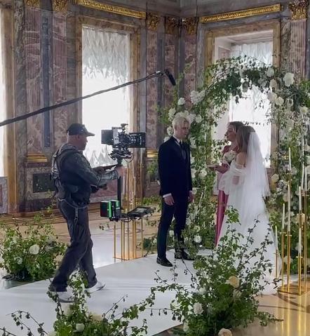 Мультфильм Иван Царевич және сұр қасқыр секс Писканы шампанмен толтыру онлайн