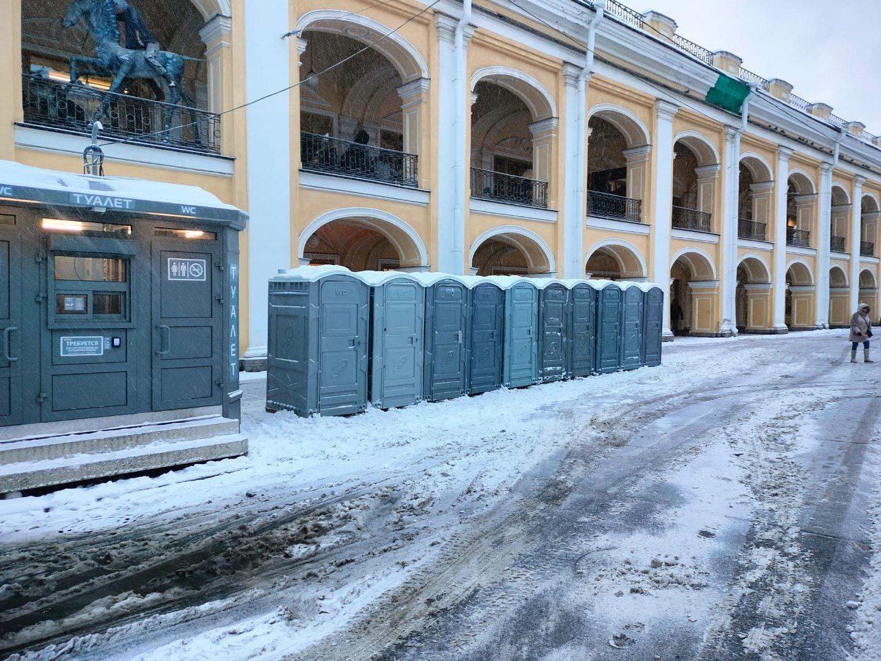 В новогоднюю ночь в Петербурге будет работать 130 дополнительных туалетов