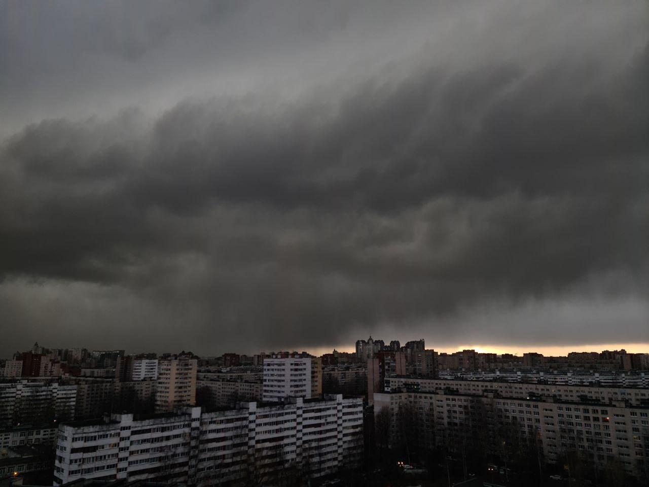 Петербург встретил первый весенний ливень | Вечёрка