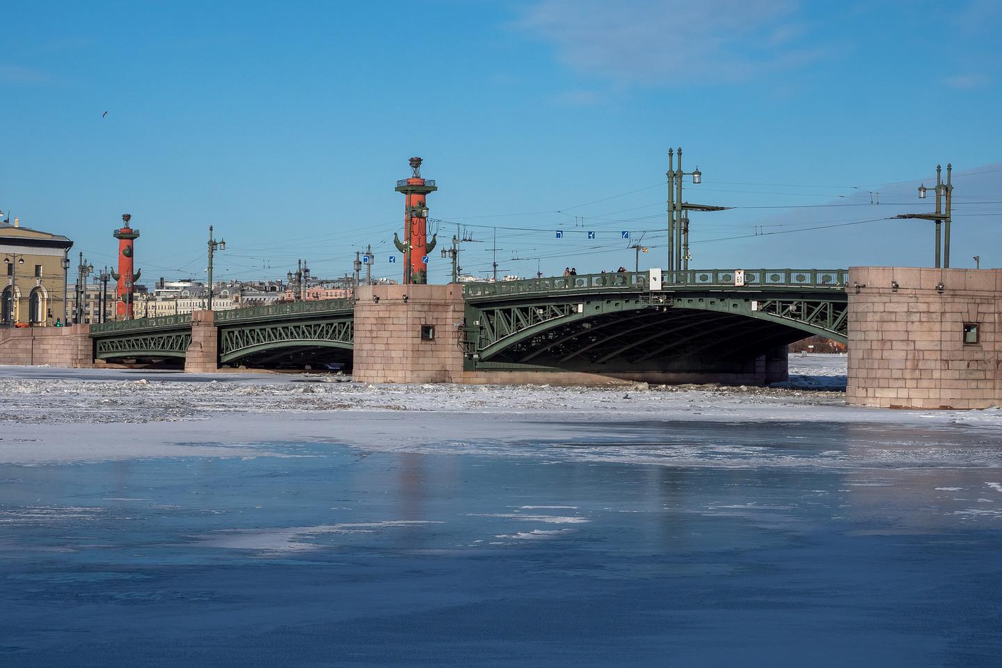 Дворцовый мост разведут в ночь с 17 на 18 марта