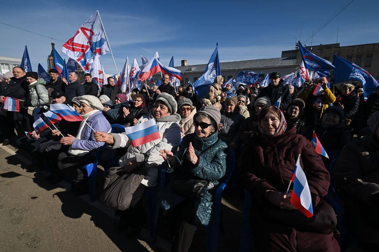 Губернатор Ленобласти открыл форум-концерт «Единство народа» в Луге