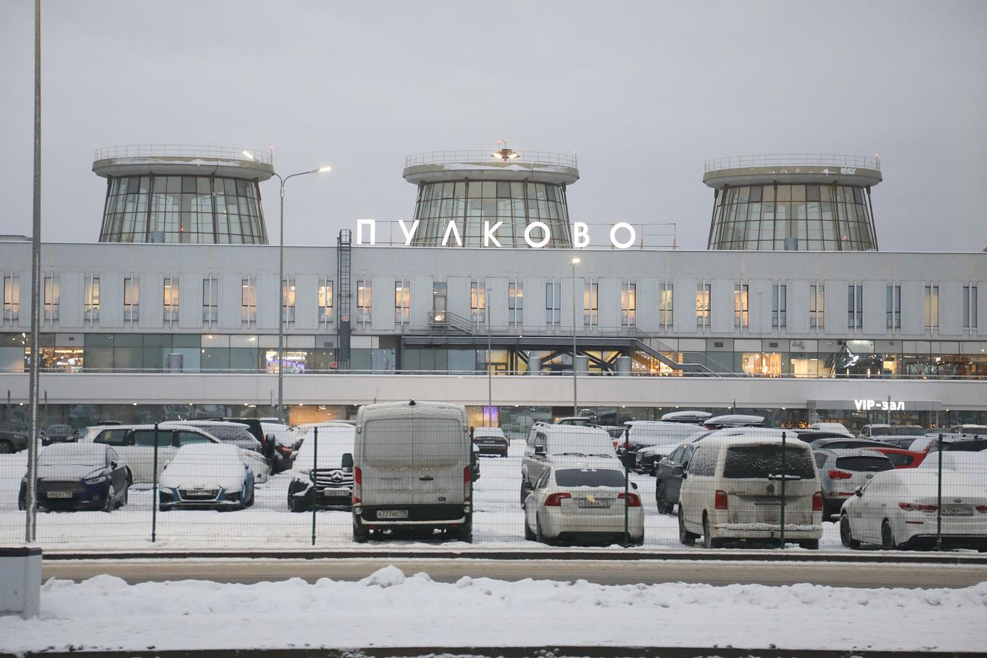 В «Пулково» прокомментировали работу аэропорта в сложных метеоусловиях |  Вечёрка