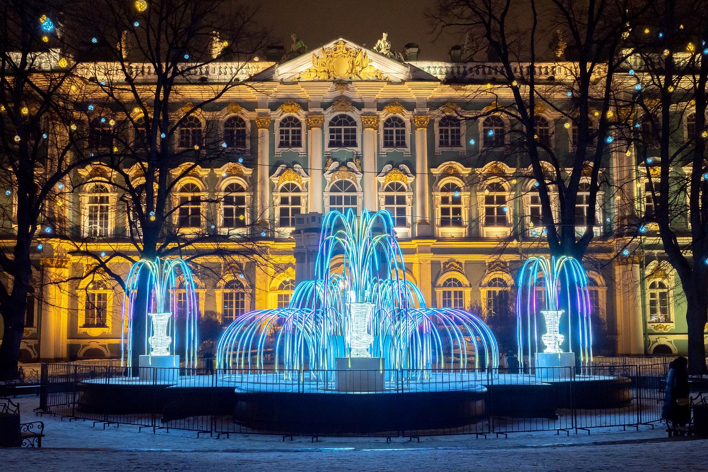 Петербуржцам напомнили о режиме работы главных музеев города в новогодние  праздники