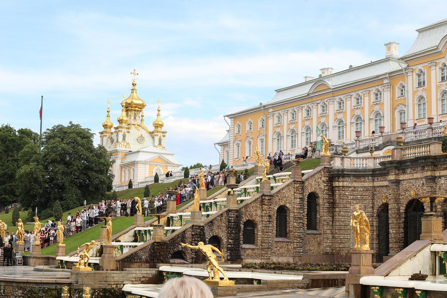 Парки в Петергофе закрыли для посещения из-за штормового предупреждения