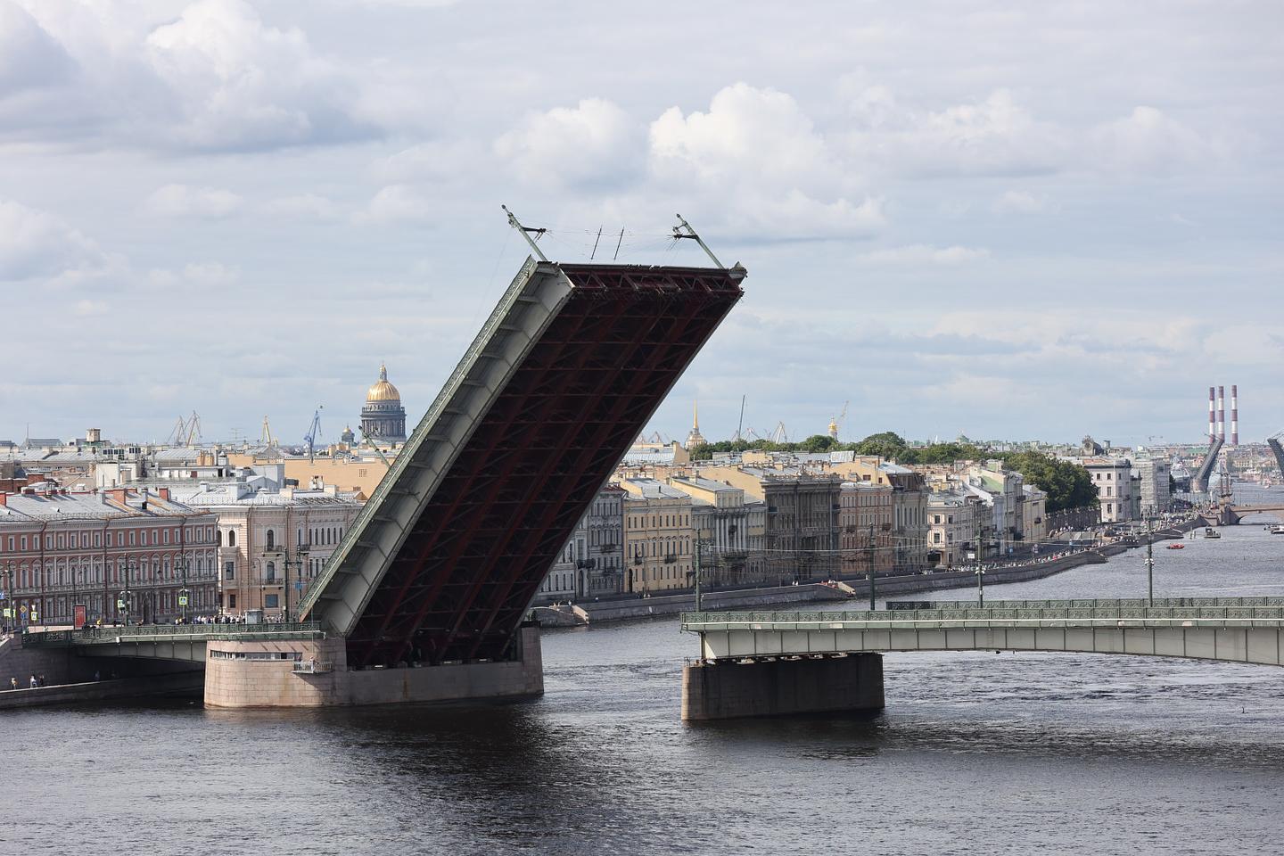 Мост Александра Невского и Литейный разведут с 18 по 22 декабря в Петербурге