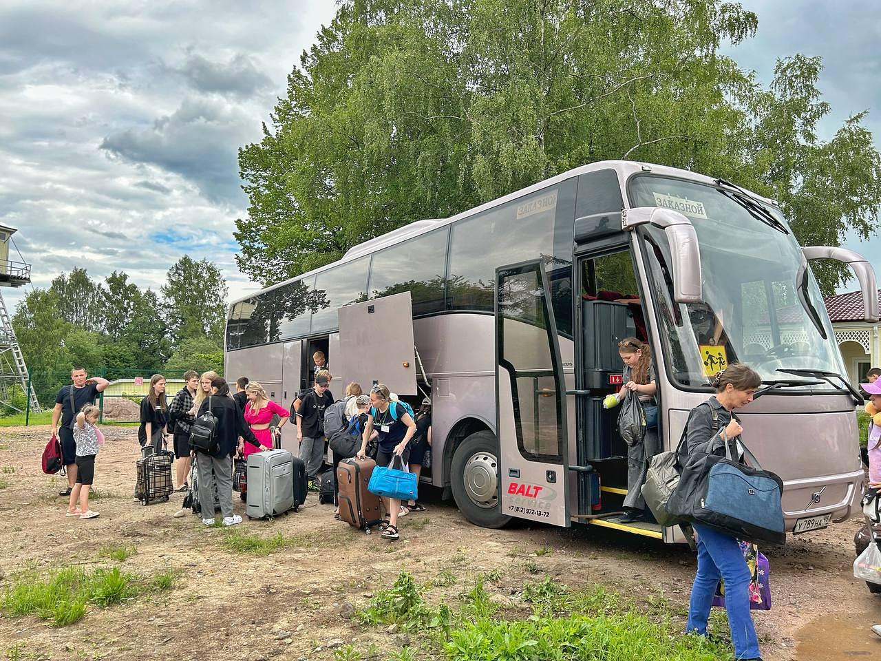 70 детей из Енакиево приехали в детский лагерь Выборгского района