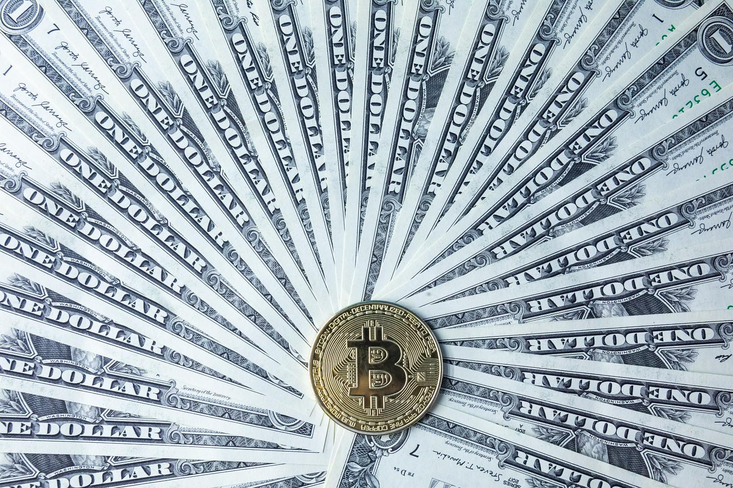 Цена за биткоин поднялась выше 99 тысяч долларов | Вечёрка